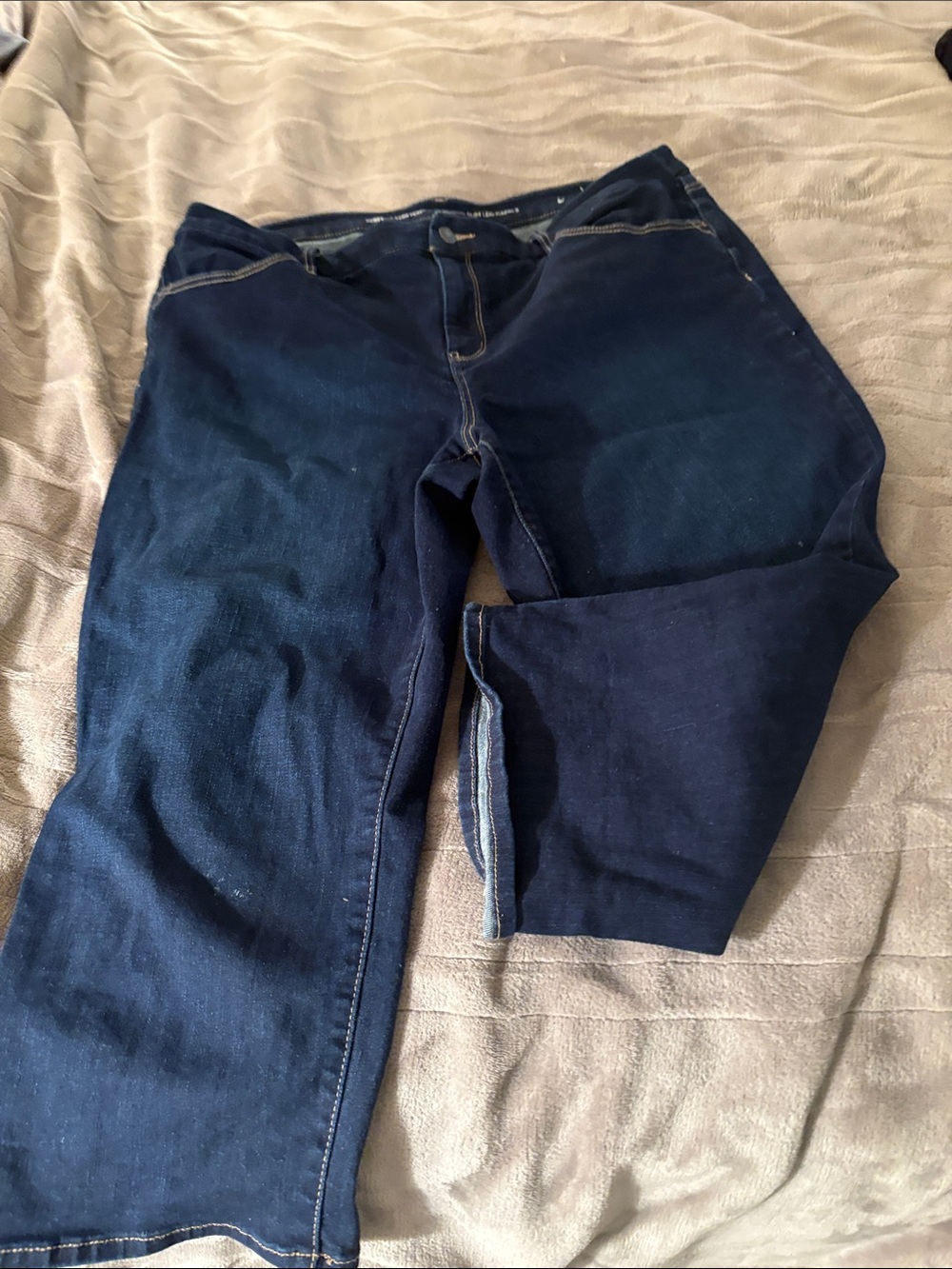 Women's Straight Leg Jean crops in Dark Blue - slim leg capris Chicos size 3
